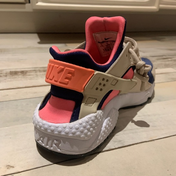 Women’s size 7.5 Nike Air Huarache - Picture 3 of 3